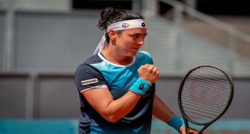 "لا يملكون تأشيرات".. أنس جابر تأسف لغياب والديها عن نهائي ويمبلدون